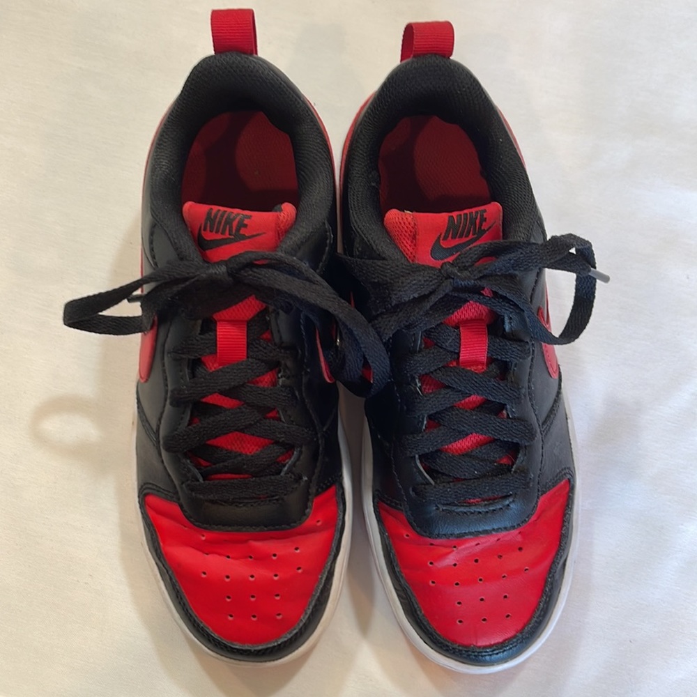 NIKE Kids Court Borough Low 2 size 3.5Y